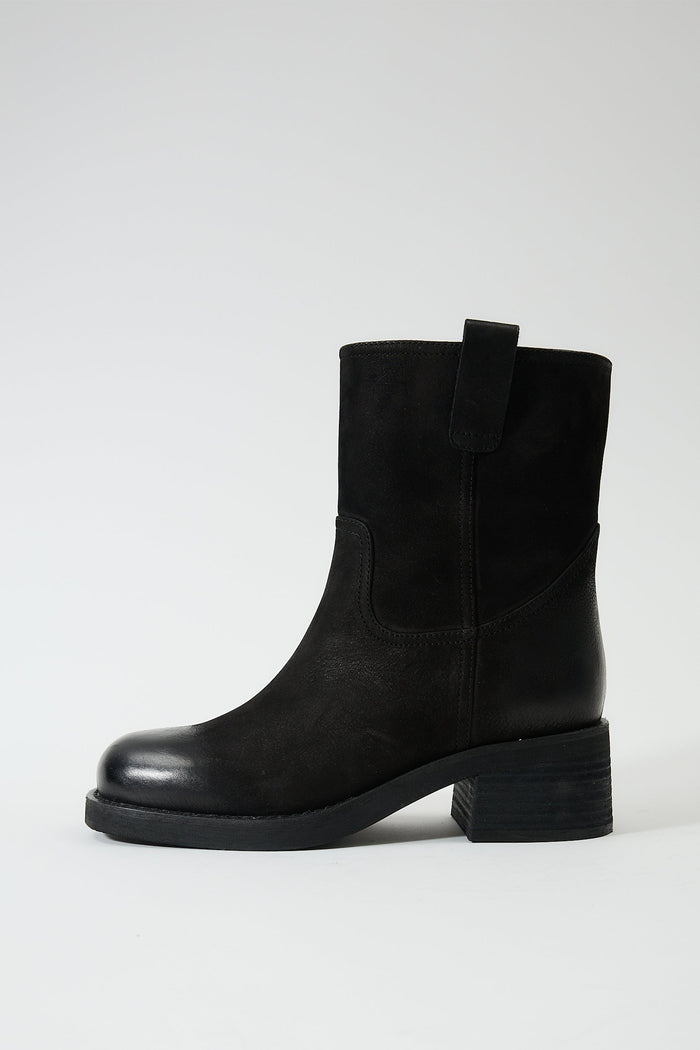 Aurelia Black