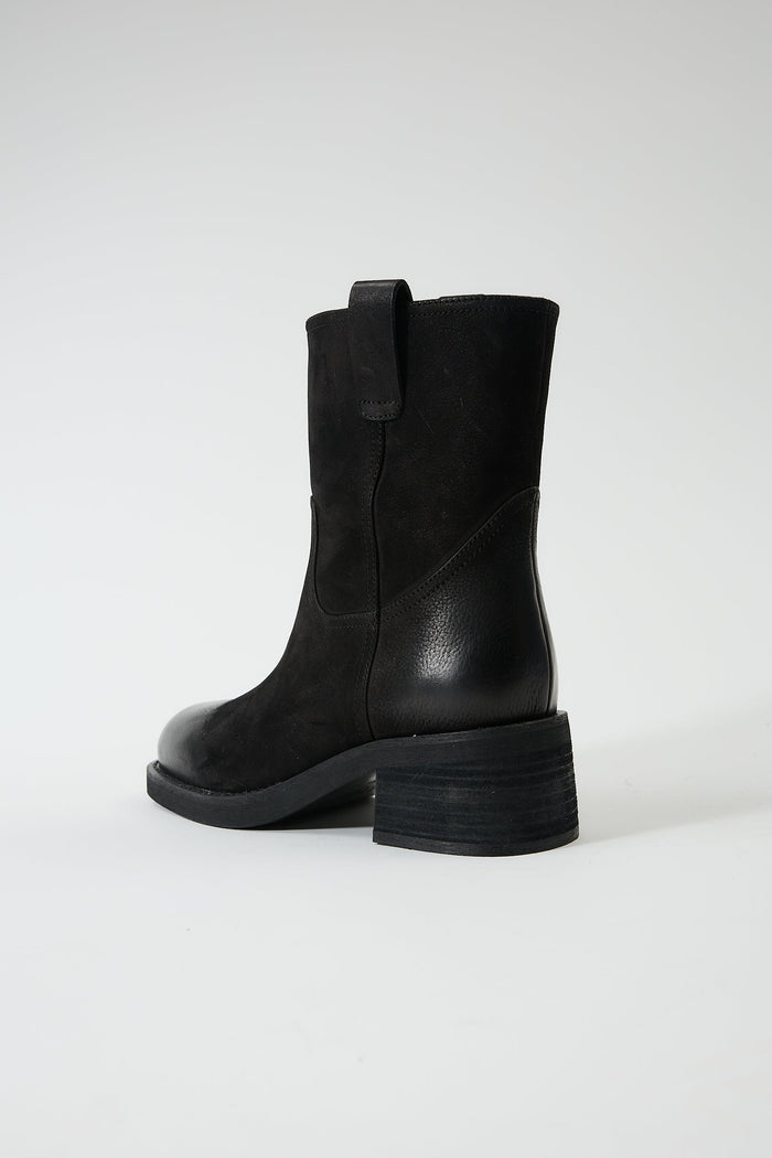 Aurelia Black
