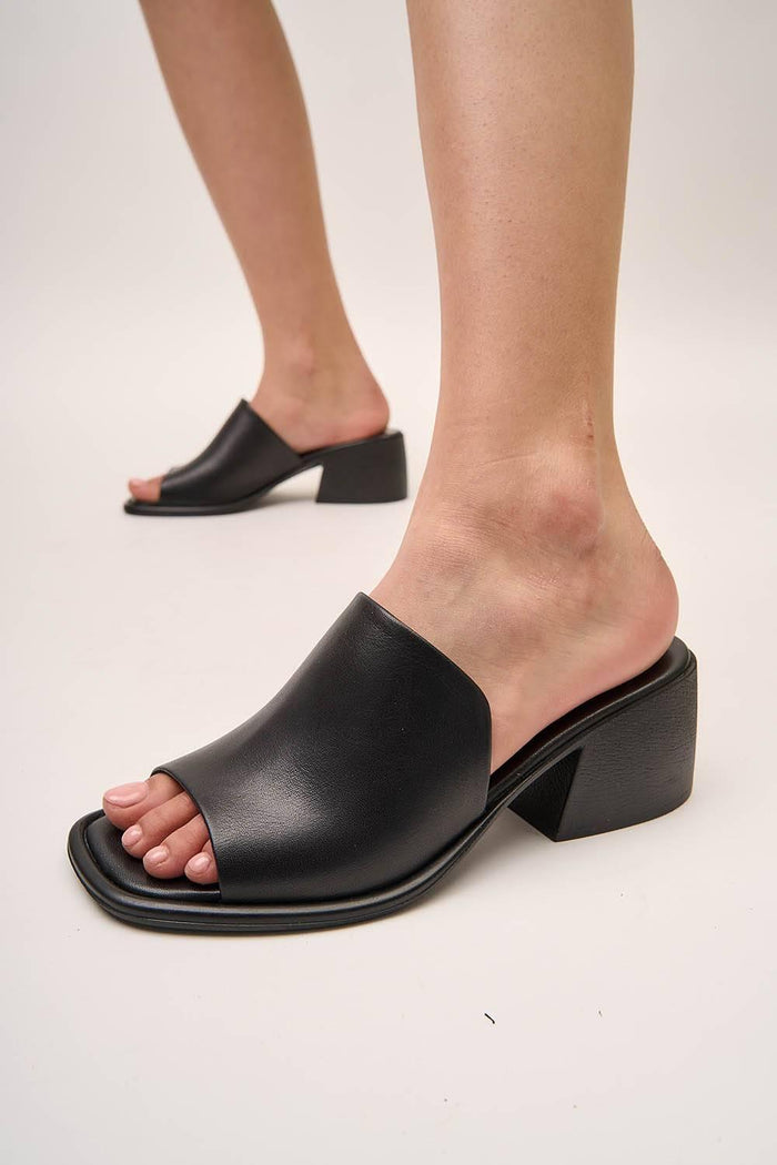 Camel Block Black