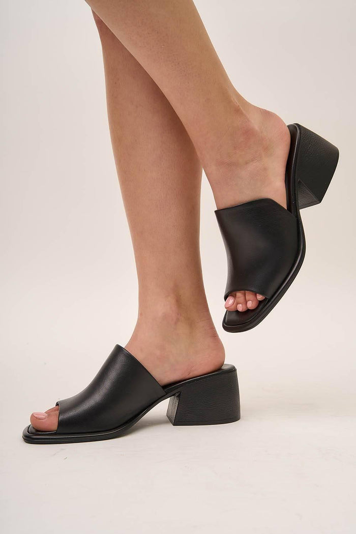 Camel Block Black