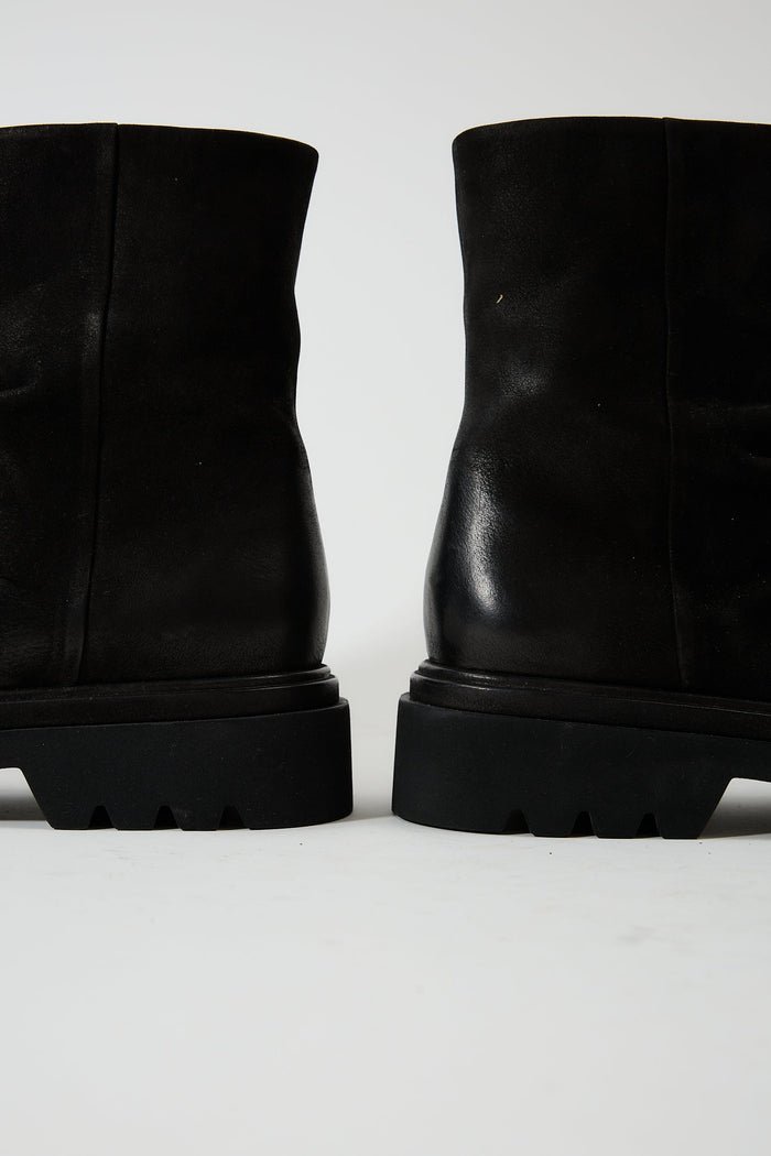 Circe Black