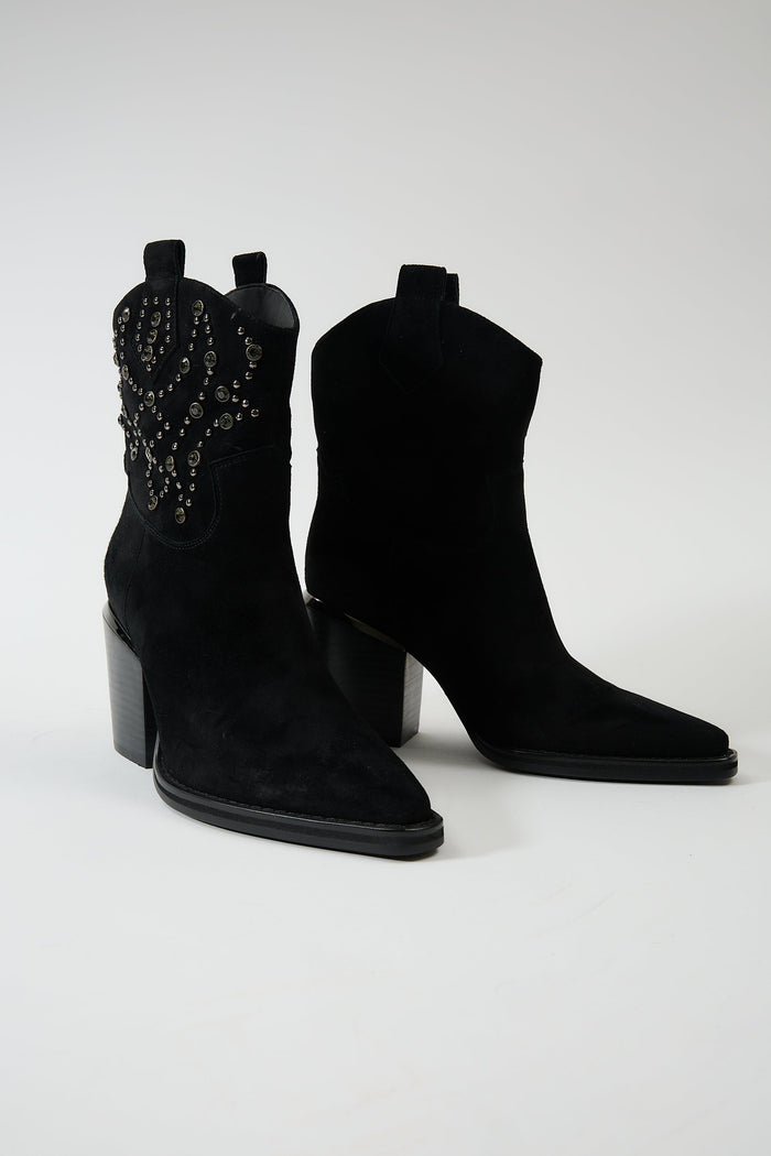 Clotho Black