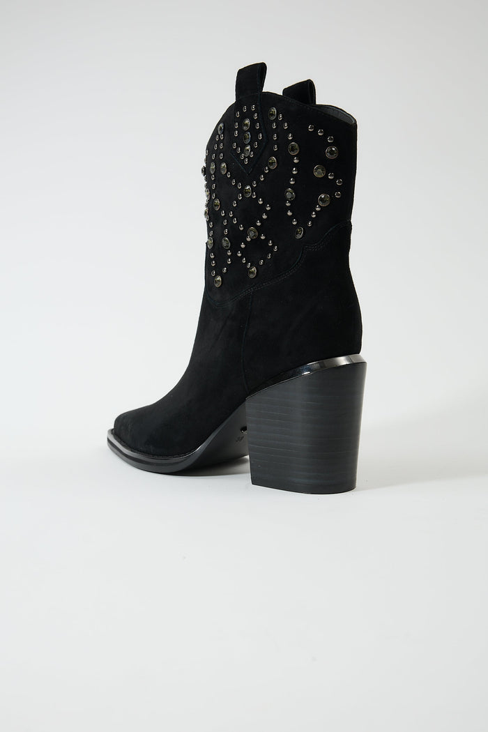 Clotho Black