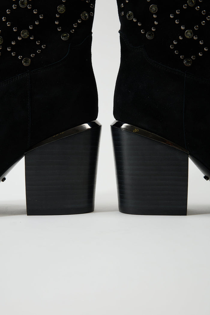 Clotho Black