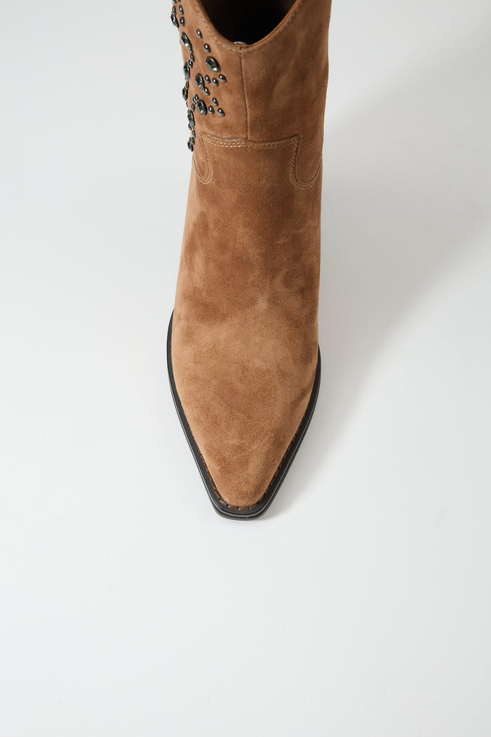 Clotho Brown