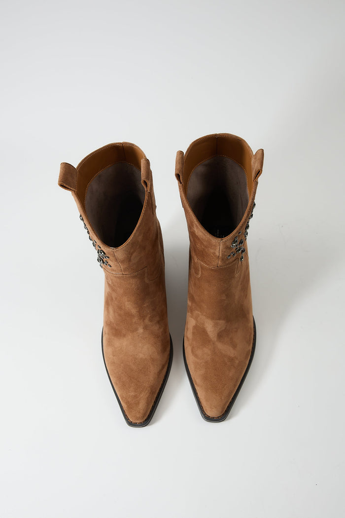 Clotho Brown