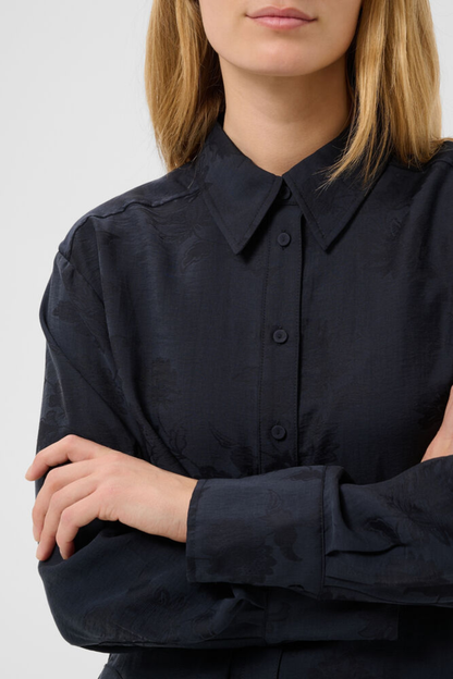 Part Two CarollaPW Shirt Dark Navy Flower Jaq 30310863 dark navy floral shirt on model. You can Shop Part Two at Dotique