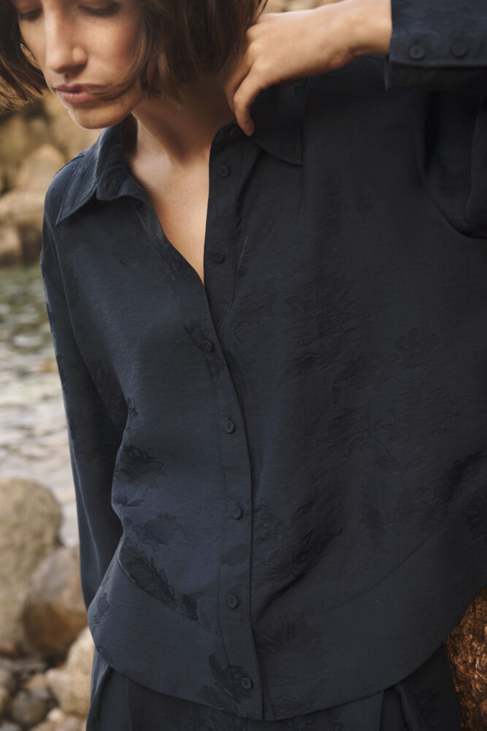 Part Two CarollaPW Shirt Dark Navy Flower Jaq 30310863 on model. You can Shop Part Two at Dotique